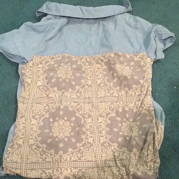 Button down - Picture 2 of 2